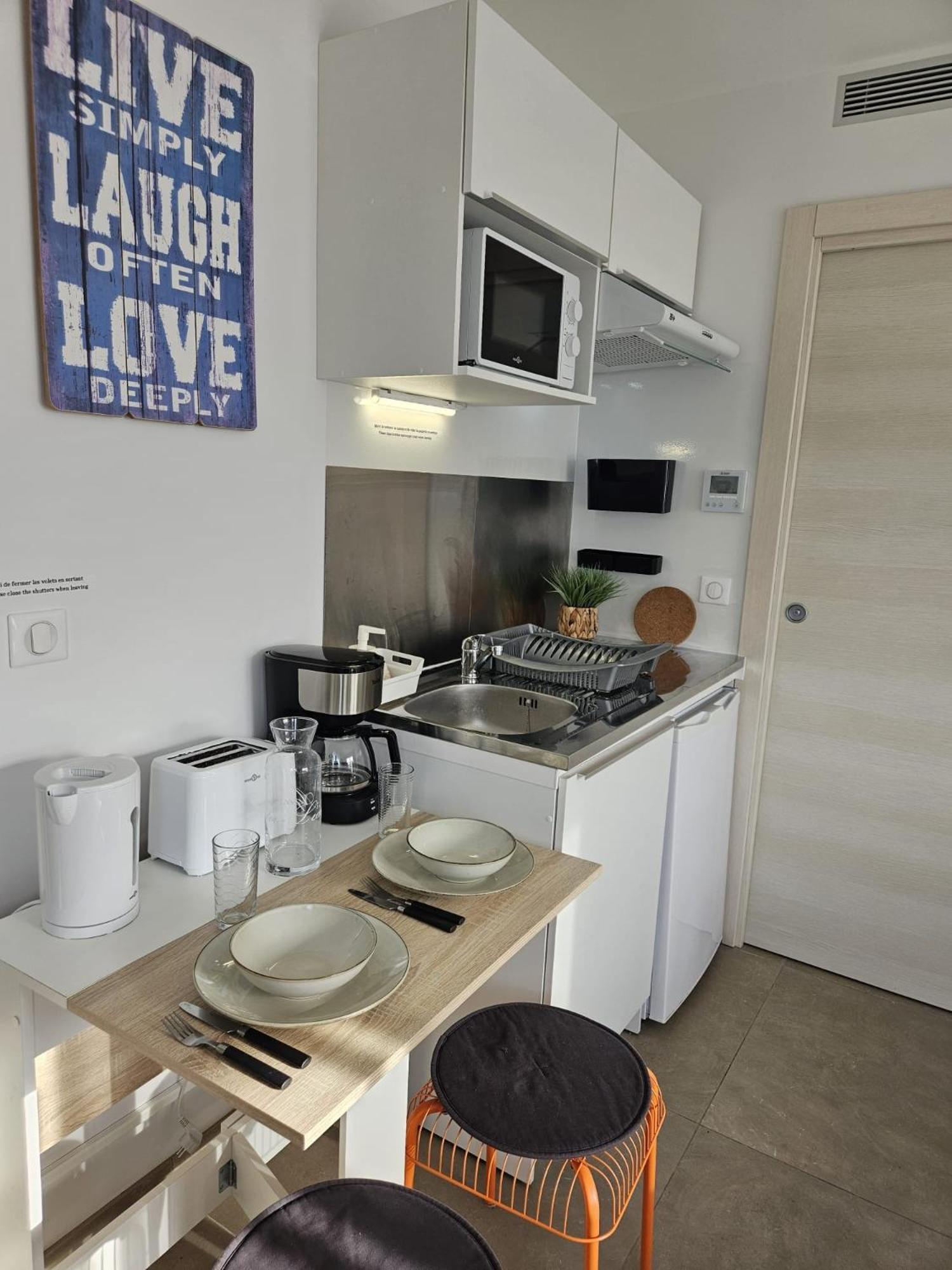 Twenty Rent Hotel Кан сюр Мер Екстериор снимка