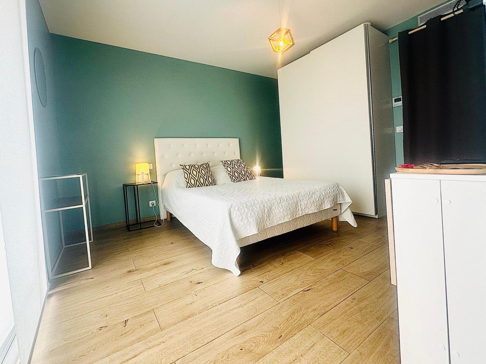 Twenty Rent Hotel Кан сюр Мер Екстериор снимка