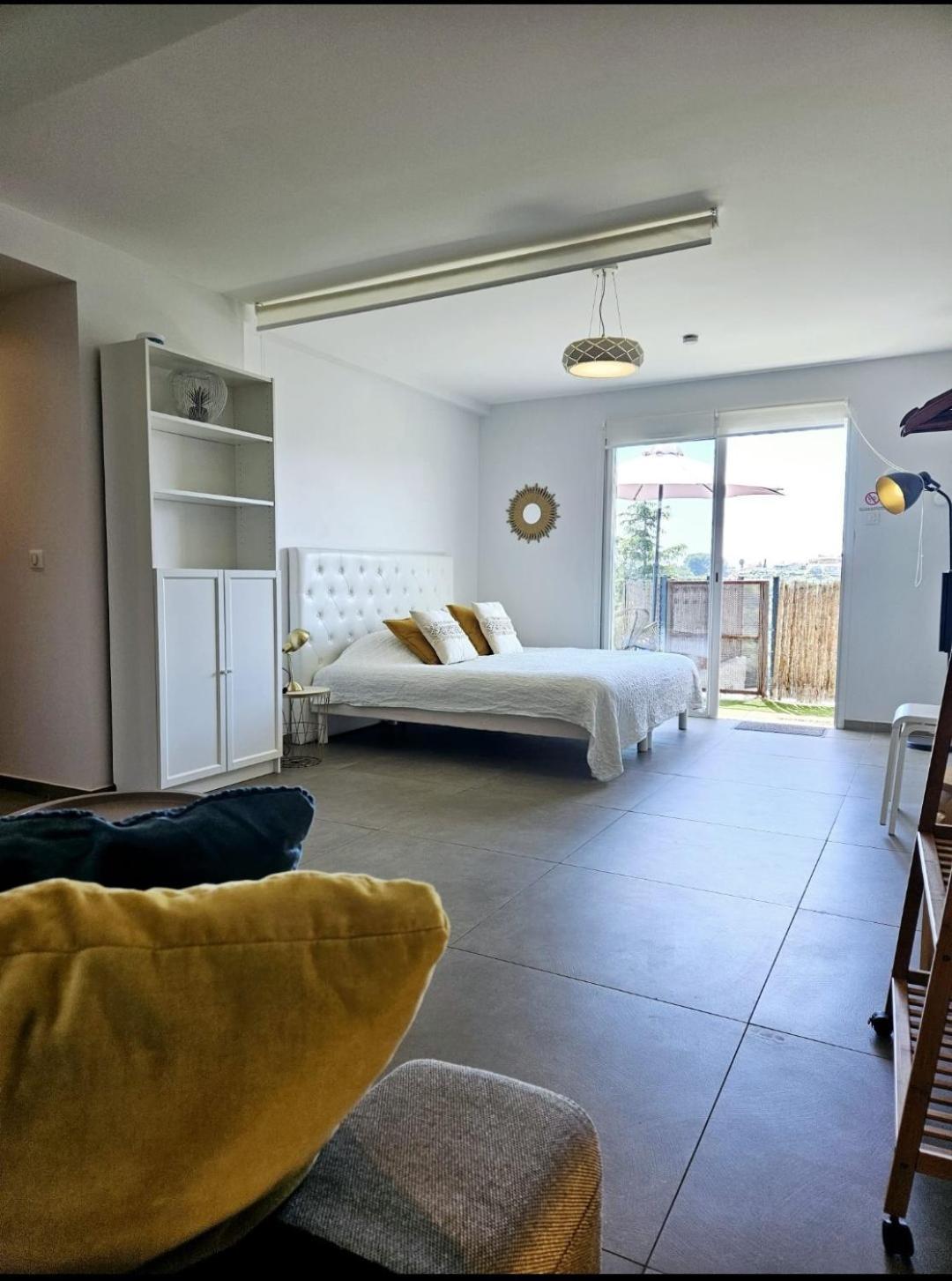 Twenty Rent Hotel Кан сюр Мер Екстериор снимка